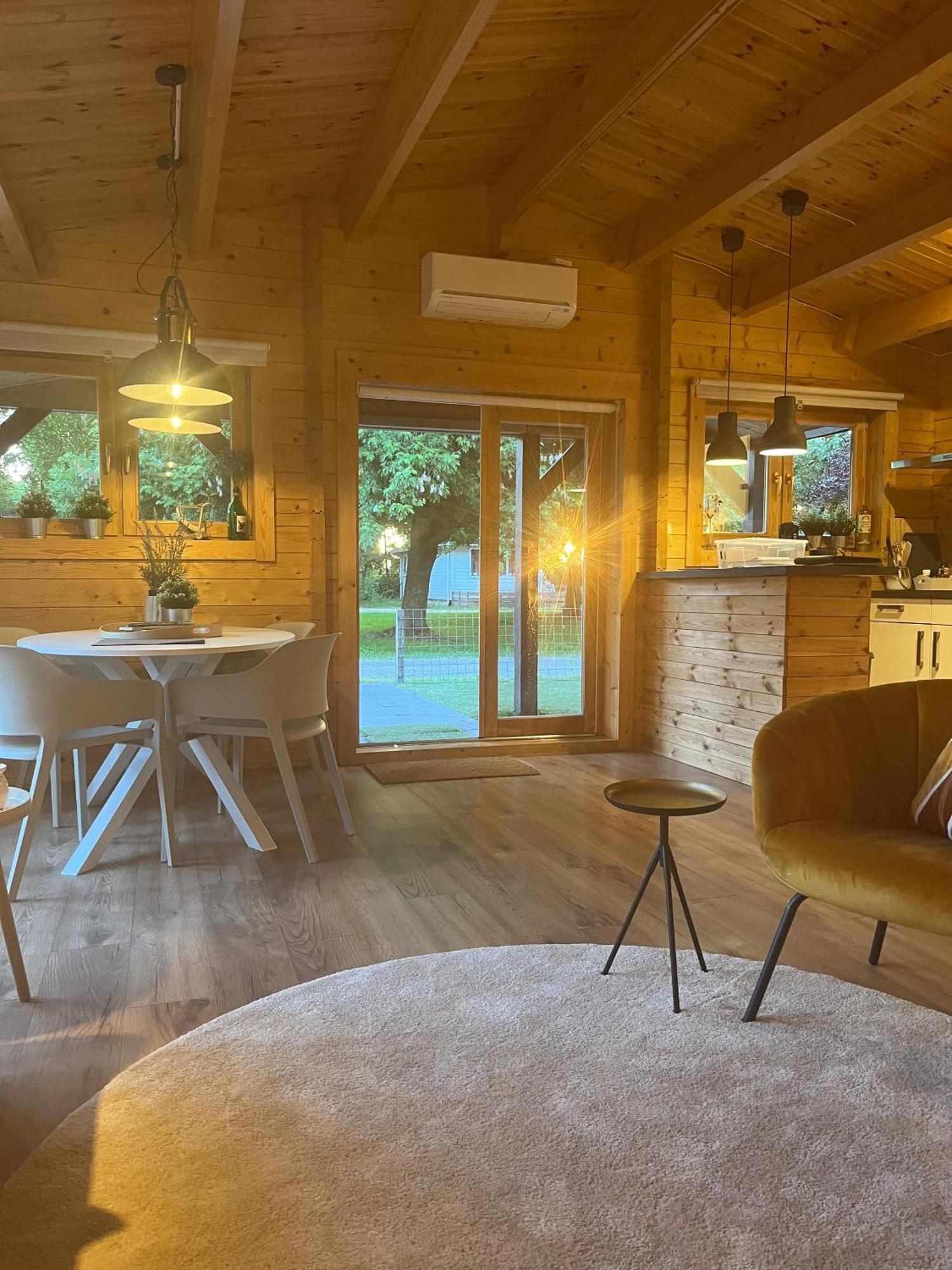 Luxe En Ruim Chalet Met Airco Bij Leekstermeer Matsloot Extérieur photo