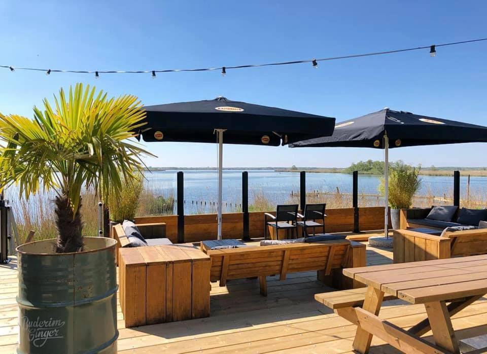 Luxe En Ruim Chalet Met Airco Bij Leekstermeer Matsloot Extérieur photo