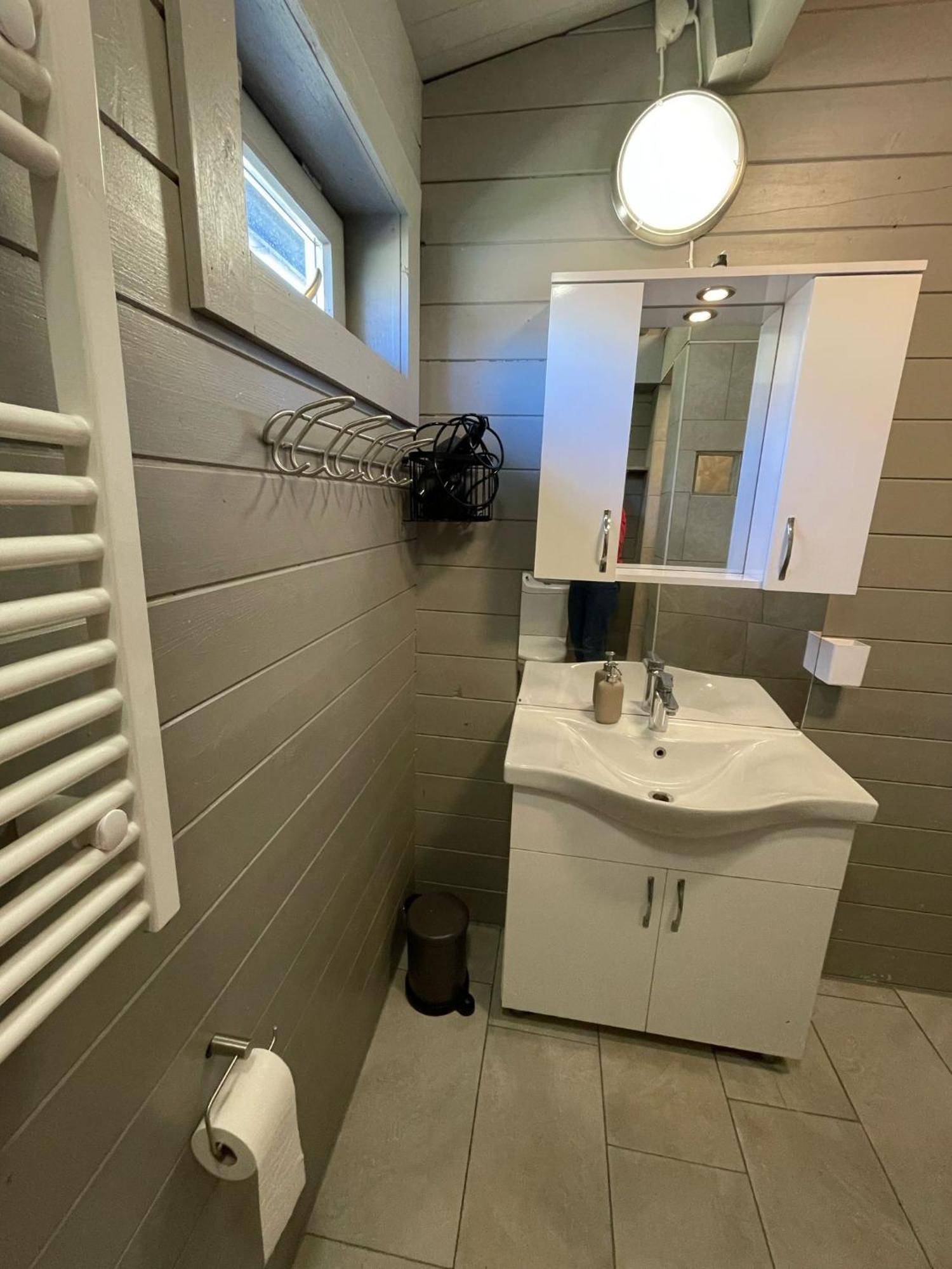 Luxe En Ruim Chalet Met Airco Bij Leekstermeer Matsloot Extérieur photo